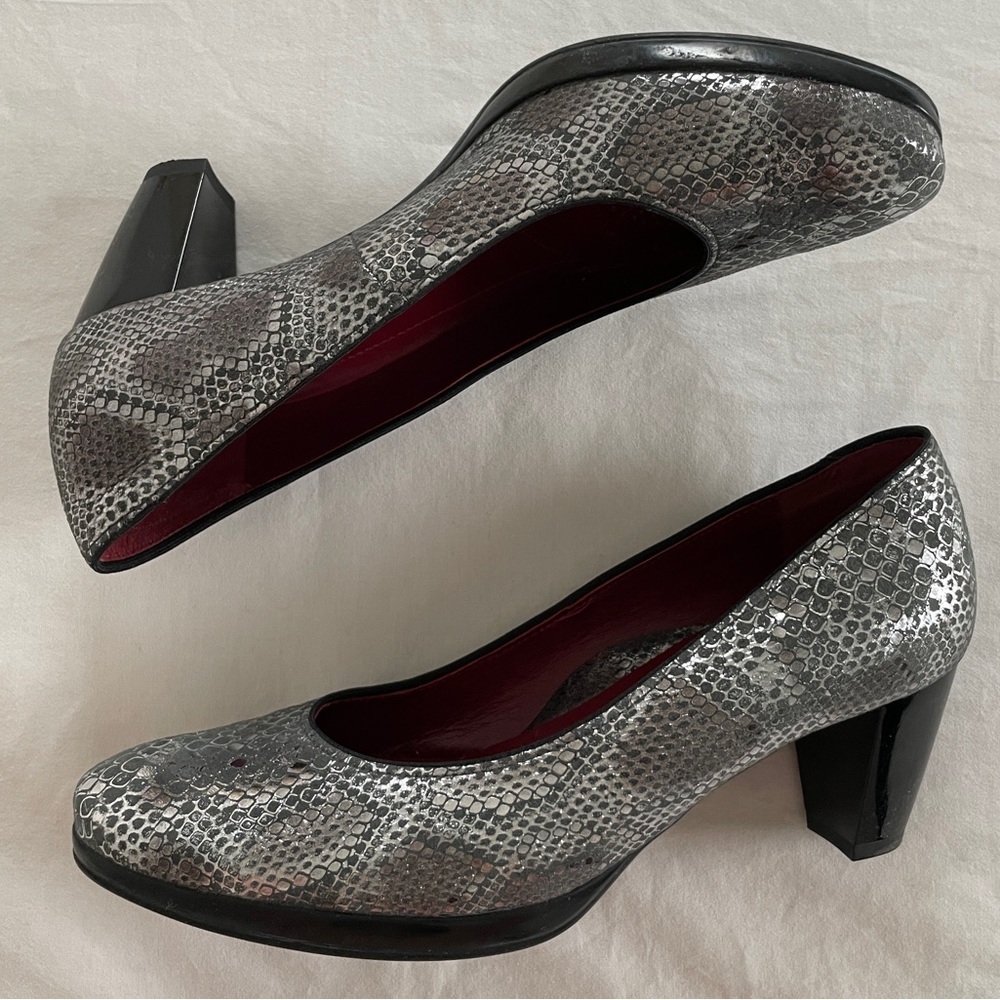Ara Tacy silver snake print leather heel pumps
